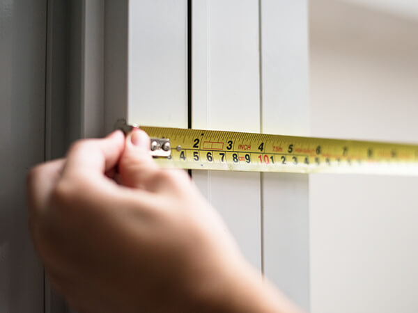 Measuring windows with a tape measure